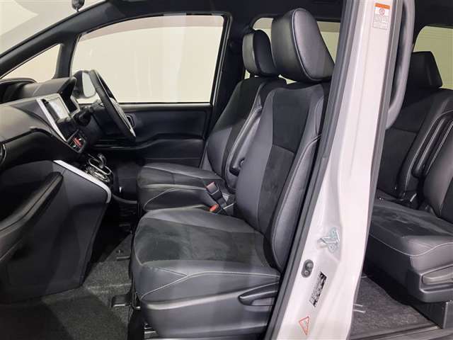 【運転席・助手席シート】いたみ、汚れなどは少なく、全体的に良好な状態です。