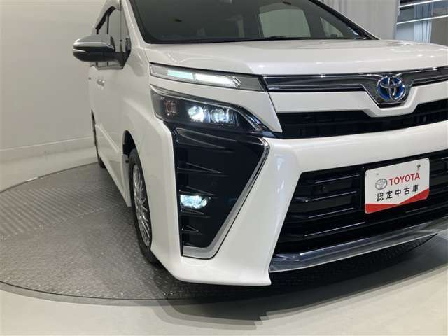 【LEDヘッドランプ】　消費電力の少ないLEDヘッドランプを採用。夜道を明るく照らしてくれます♪フォグランプ付きで霧などにも大活躍しますよ☆