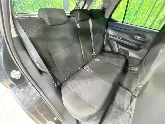 後部座席も気になるようなキズ・汚れやへたり等、大きなダメージはなく、良好な状態です。