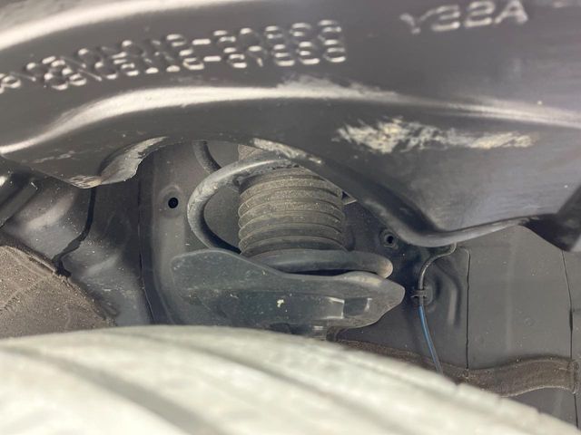 お車を安心してお乗りいただく為には、足回りの定期点検が欠かせません。サービスサポート（有償保証）では無料点検もご提供しており、安心のカーライフをお過ごしいただけるサポート体制が整っています。