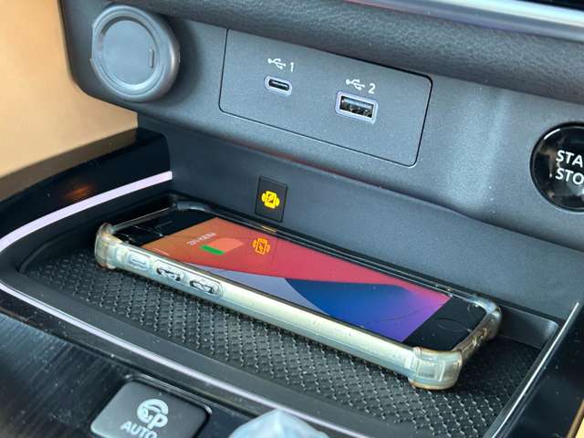 置くだけ充電も搭載しています。