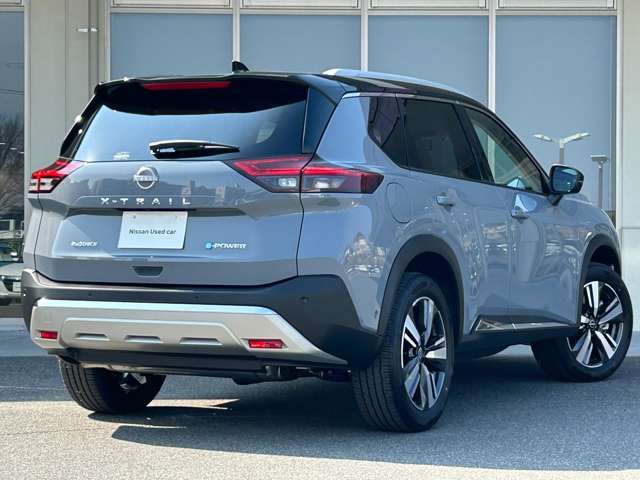 メーカーオプション豊富な、登録済未使用車のエクストレイル入庫いたしました！