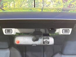 【アイサイトVer2】前方の車両等を検知し、衝突しそうな時は警報で注意を促し、ブレーキを踏む力をサポート。ブレーキを踏めなかった場合は衝突被害軽減ブレーキが作動、衝突回避をサポートします。