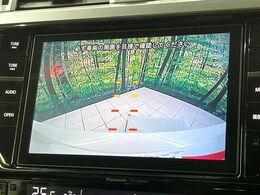【バックカメラ】駐車時に後方がリアルタイム映像で確認できます。大型商業施設や立体駐車場での駐車時や、夜間のバック時に大活躍！運転スキルに関わらず、今や必須となった装備のひとつです！