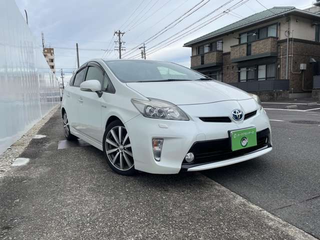 国家資格整備士・検査員が1台1台入念に点検・整備を実施します。納車前整備では法定点検を実施、点検記録簿を発行。タイヤやバッテリーなどの消耗品は弊社基準に満たない場合、交換。