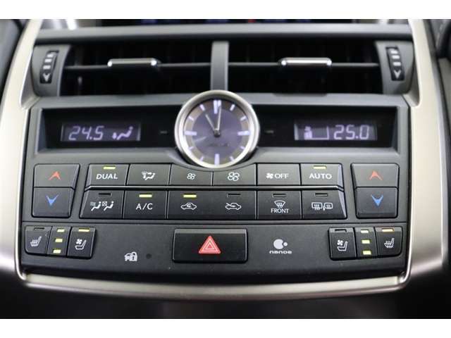 エアコンはDUAL設定で、左右個別設定が出来ます。場所や個人の体感による温度差も解消でき、快適な温度で過ごせます。ナノイー搭載ですので、肌や髪にやさしいナノイーが室内を爽やかな空気環境にしてくれます。