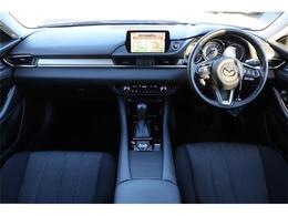 前席全体　目線も高く広い視界で安心して運転することができますね！