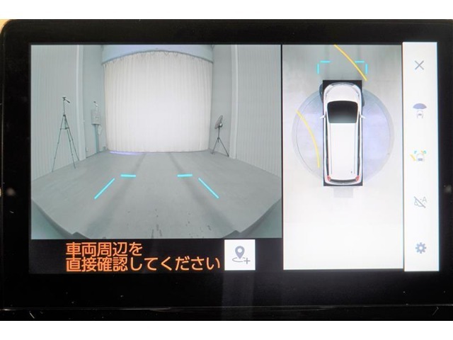 フロントビューで見通しが悪いT字路などの道でも見通し良く映し出してくれるので安心♪ ※あくまでも補助的な装置なので目視確認もお忘れなく！