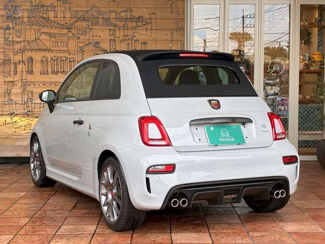 ■Car＆Cafe　PICCOLOはカフェを併設したカーショップです。癒しの空間でゆっくりとお車をご覧頂けます。本社であるAUTOSPEC.は輸入車をメインに販売から買取までトータルでサポート致します