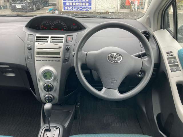 シンプルで操作性の良い運転席周り
