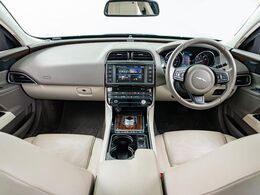 レンタアップ　認定中古車　シートヒータークーラー　純正18インチAW　アダプティブクルーズコントロール