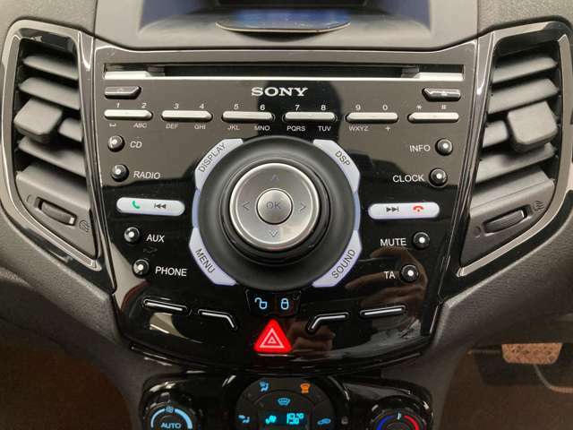 SONY製8スピーカー・プレミアムサウンドによって、迫力のあるクリアなサウンドを愉しむ事が出来るFORD独自のドライバー・コネクトテクノロジーのSYNCです。