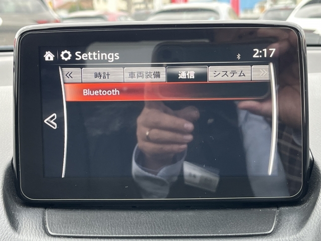 Bluetooth付き。お持ちのスマホに連動していただきお車を通して電話や音楽をお使いいただく事が出来、大変便利です☆