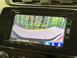 【バックカメラ】駐車時に後方がリアルタイム映像で確認できます。大型商業施設や立体駐車場での駐車時や、夜間のバック時に大活躍！運転スキルに関わらず、今や必須となった装備のひとつです！