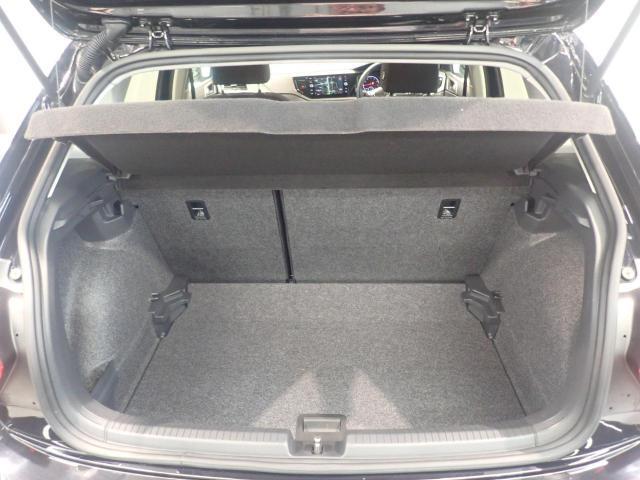 荷室は荷物を隠せるトノカバー付！充分な荷室の広さです！