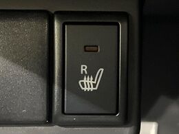 【シートヒーター】寒い日に重宝するシートヒーター！エアコンより早く温まってくれるので寒がりの人も安心ですね♪エアコンの温風は乾燥するから苦手、という方にもをおすすめです。