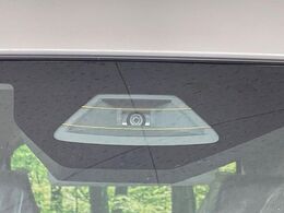 【スズキ　セーフティサポート】走行中に前方の車両等を認識し、衝突しそうな時は警報とブレーキで衝突回避と被害軽減をアシスト。より安全にドライブをお楽しみいただけます。