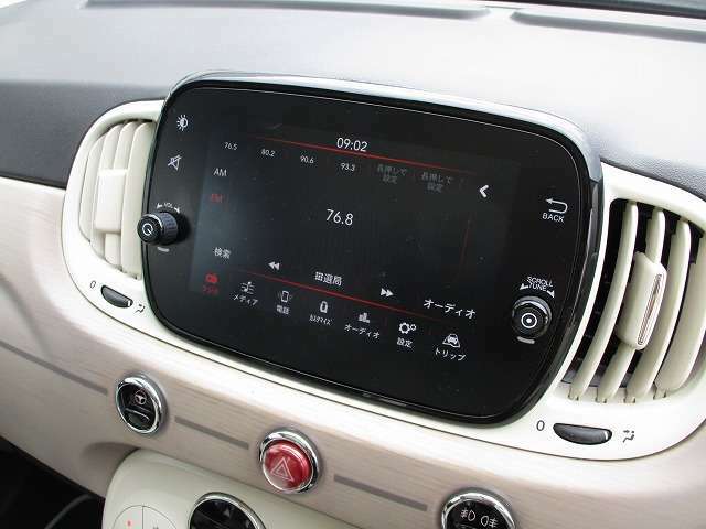Android　Auto、Apple　CarPlay、Bluetooth、USB対応の純正オーディオ