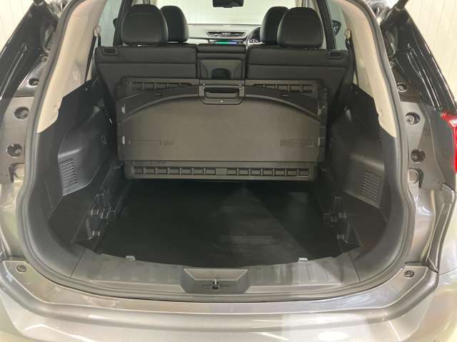 【ラゲッジルーム】実用性に優れた二段式ラゲッジル-ムでお荷物を別々に収納が可能♪♪