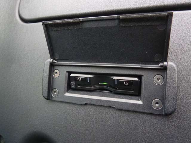 ETCももちろん搭載。いちいち料金所で停車する必要なんて当然ないです。スムーズにストレスなくドライブをお楽しみください。（※支払総額にセットアップ費用は含まれておりません。）