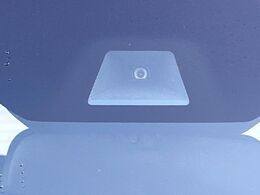 【ホンダセンシング】走行中に前方の車両等を認識し、衝突しそうな時は警報とブレーキで衝突回避と被害軽減をアシスト。より安全にドライブをお楽しみいただけます。