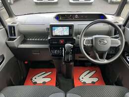 ＜装備品＞★メッキ加飾付LEDフォグランプ★メッキリアリフレクターガーニッシュ★スーパーUVカットガラス★チルトステアリング★運転席シートリフター★格納式シートバックテーブル（運転席/助手席）