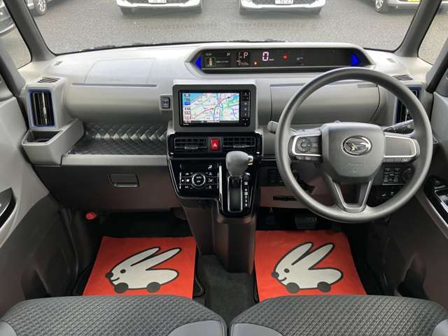 ＜装備品＞★メッキ加飾付LEDフォグランプ★メッキリアリフレクターガーニッシュ★スーパーUVカットガラス★チルトステアリング★運転席シートリフター★格納式シートバックテーブル（運転席/助手席）