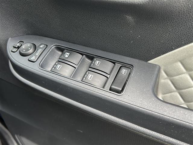 【窓操作部】軽い力で、窓を開けたり閉めたりすることができます！掲載箇所以外にご希望の写真がございましたら、お気軽にお問い合わせ下さい！メールや郵送でお送りさせていただきます。