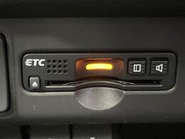 【ETC】高速道路の料金所をストレスなく通過！話題のスポットやサービスエリアに多い「スマートIC」利用時は必須のアイテムです。当店でセットアップを実施、ご納車当日からすぐにご利用いただけます！