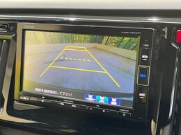 【バックカメラ】駐車時に後方がリアルタイム映像で確認できます。大型商業施設や立体駐車場での駐車時や、夜間のバック時に大活躍！運転スキルに関わらず、今や必須となった装備のひとつです！