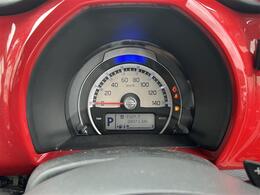 スピードメーターの画像です。店舗にて現車の確認もいただけますので、お電話で在庫のご確認の上是非ご来店くださいませ！！！ワクワクするクルマ選びをご提案します！
