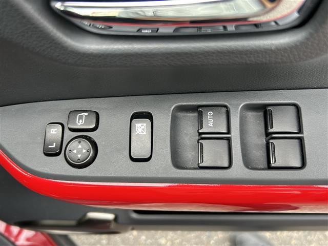 窓操作部の画像です。店舗にて現車の確認もいただけますので、お電話で在庫のご確認の上是非ご来店くださいませ！！！ワクワクするクルマ選びをご提案します！
