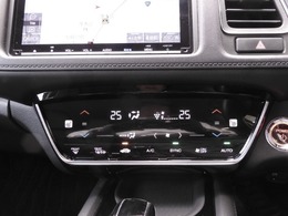 オートエアコンは温度を設定すれば自動で快適な状態をキープしてくれるので運転中の温度操作が減り安全面でも安心ですね。