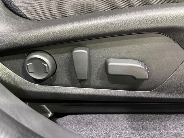 【パワーシート】スイッチ一つで簡単にシートの微調整が可能！電動だから力もいりません！快適なシートポジションにセットして、快適なドライブをお楽しみください。