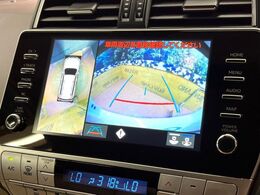 【パノラミックビューモニター】専用のカメラにより、上から見下ろしたような視点で360度クルマの周囲を確認することができます☆死角部分も確認しやすく、狭い場所での切り返しや駐車もスムーズに行えます。