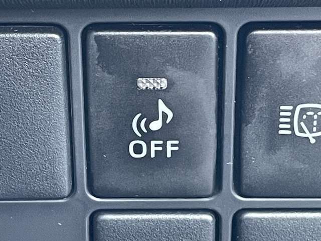 ◆【車両接近通報装置】低速でモーターによる走行をしている時に、歩行者にクルマの接近を知らせ、注意を促します！一時停止スイッチでON/OFFの切り替えが可能です！
