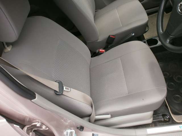 運転席のシートです。綺麗な状態に保たれています。
