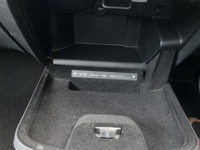 ☆内装クリーニング作業はシミやニオイなど根源からキレイにします。新品とまではいきませんが、最善の状態まで復元することが可能です！☆