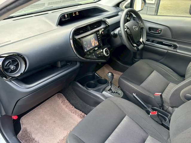 運転席、助手席共にキレイなシートです！