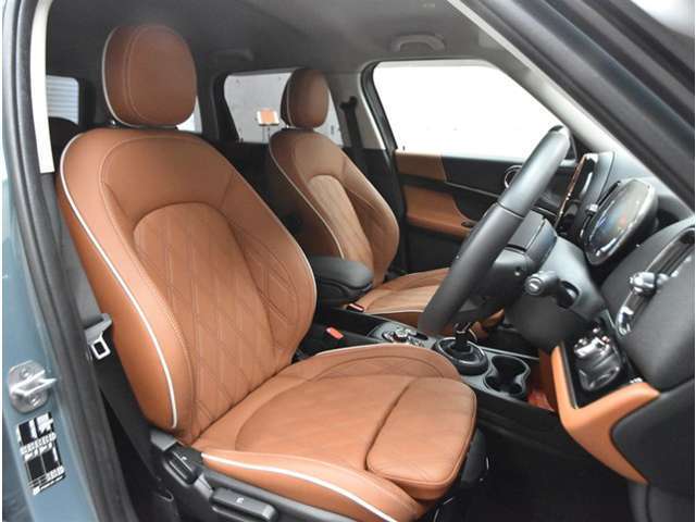 運転席・助手席ともにとてもきれいです。気持ち良くお乗りいただけます。