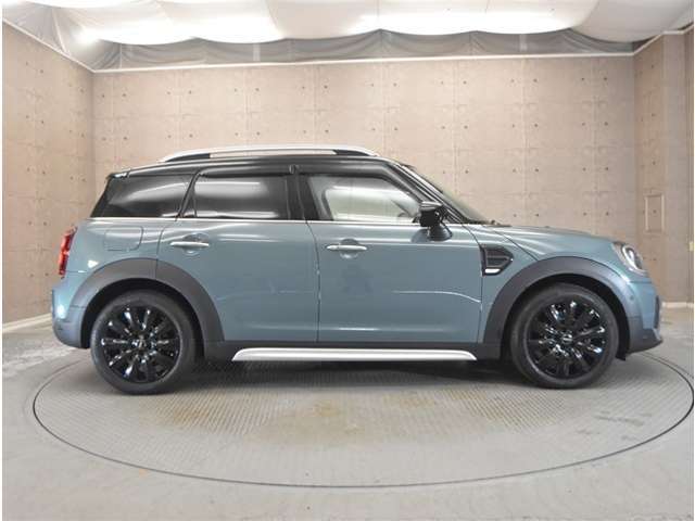 オプションの保証修理は全国の正規ディーラーで受けていただき、その費用は工賃、部品代ともに当社で負担しますので遠方の方でも安心してお乗りいただけます。