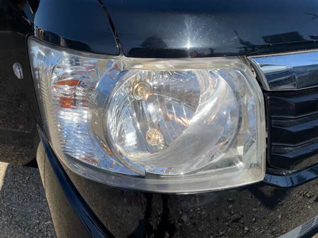 納車前にヘッドライトクリーニング施工いたします！！
