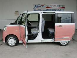 スライドドアで狭い場所でも乗り降りラクラク。