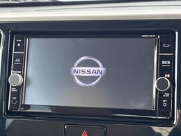 【純正ナビ】人気の純正ナビを装備しております。ナビの使いやすさはもちろん、オーディオ機能も充実！キャンプや旅行はもちろん、通勤や買い物など普段のドライブも楽しくなるはず♪