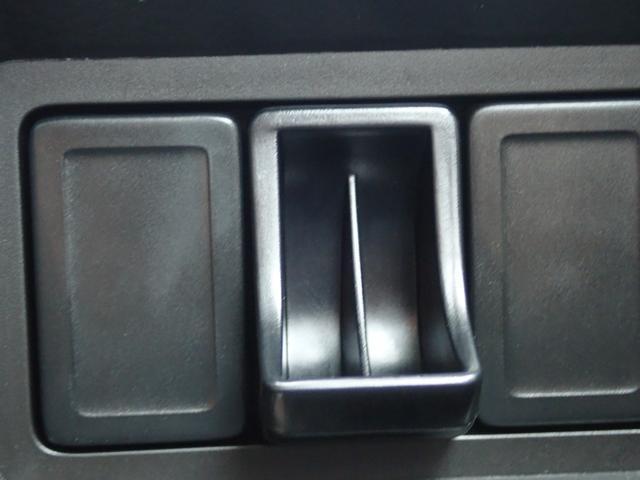 当店中古車は全車保証付です。詳しくはスタッフに尋ねください。