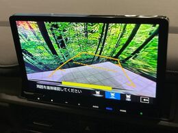【バックカメラ】駐車時に後方がリアルタイム映像で確認できます。大型商業施設や立体駐車場での駐車時や、夜間のバック時に大活躍！運転スキルに関わらず、今や必須となった装備のひとつです！