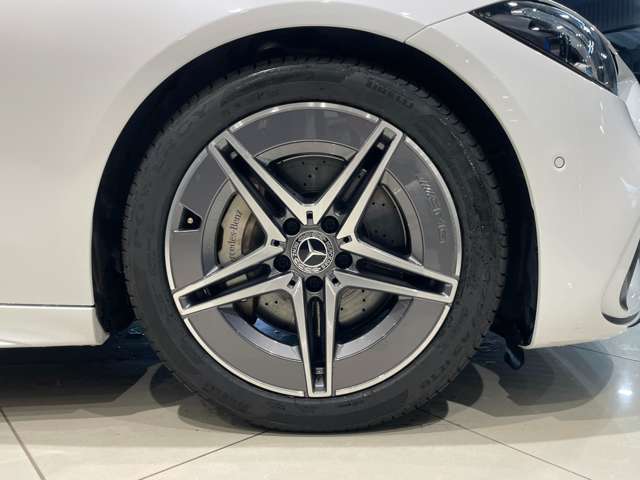 車両は屋内展示しておりますので天候に関係なくごゆっくりコンディションご確認頂けます。車両を倉庫へ保管している場合が御座いますのでご来店前に在庫確認頂けると幸いです。TEL072-784-8800