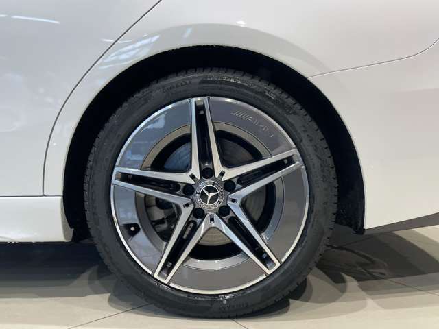 車両は屋内展示しておりますので天候に関係なくごゆっくりコンディションご確認頂けます。車両を倉庫へ保管している場合が御座いますのでご来店前に在庫確認頂けると幸いです。TEL072-784-8800