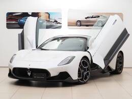 MC20　630馬力（カタログ値）純正オプション総額：4，770，000円　マットペイントビアンコアウダーチェ・カーボンセラミックブレーキ・サスペンションリフター・エレクトリックリミテッドスリップデフ