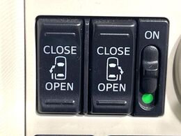 【両側パワースライドドア】スマートキーや運転席のスイッチで後席両側スライドドアの開閉が可能♪電動だから力を入れてドアを開ける必要が無く、小さなお子様でも簡単に開け閉めでき快適です♪